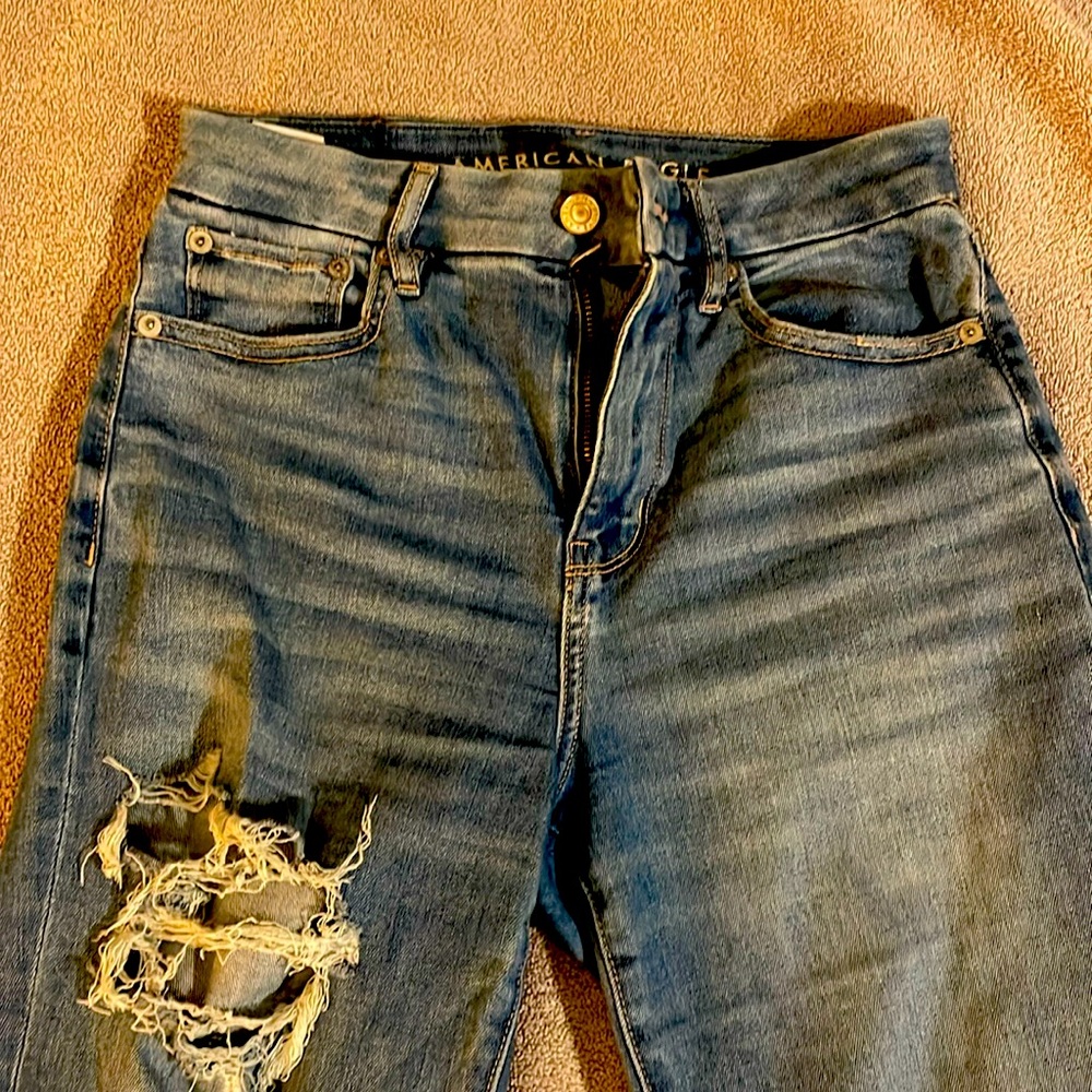 AE Curvy Super High Rise Flare Jeans Next Level Stretch med wash size 2 short